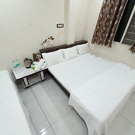 אויאיין Treebo Yatri Grah Kshipra T Hotel מראה חיצוני תמונה