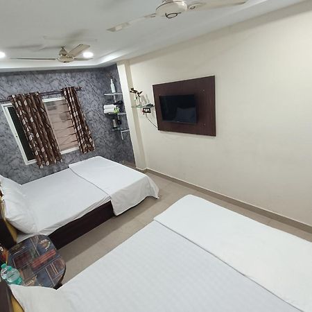 אויאיין Treebo Yatri Grah Kshipra T Hotel מראה חיצוני תמונה
