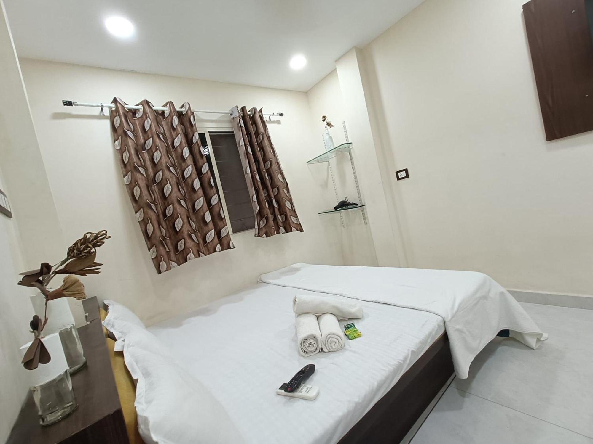 אויאיין Treebo Yatri Grah Kshipra T Hotel מראה חיצוני תמונה