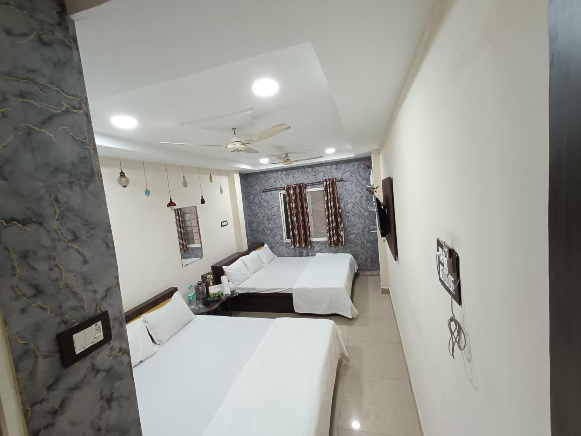 אויאיין Treebo Yatri Grah Kshipra T Hotel מראה חיצוני תמונה