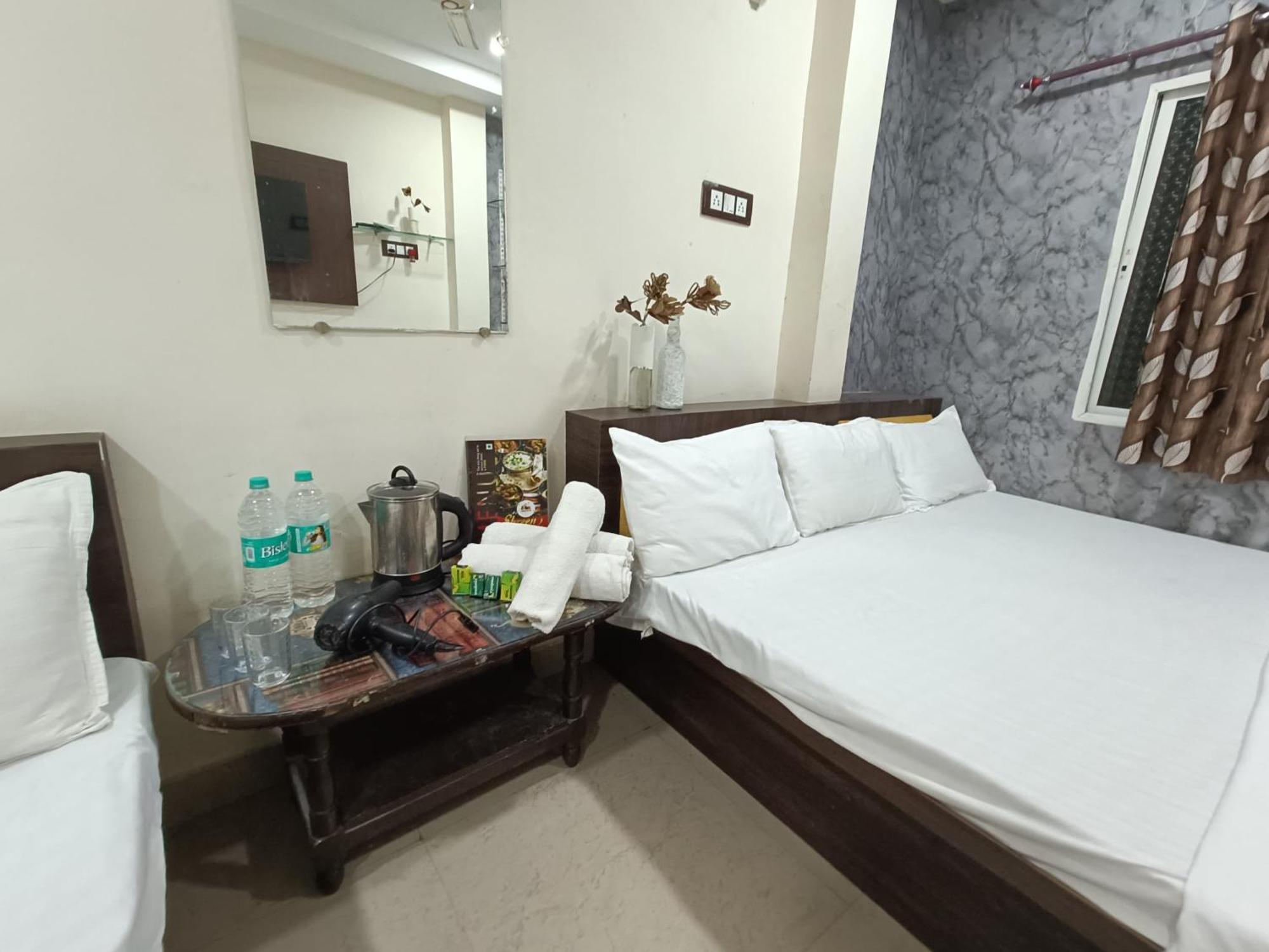 אויאיין Treebo Yatri Grah Kshipra T Hotel מראה חיצוני תמונה