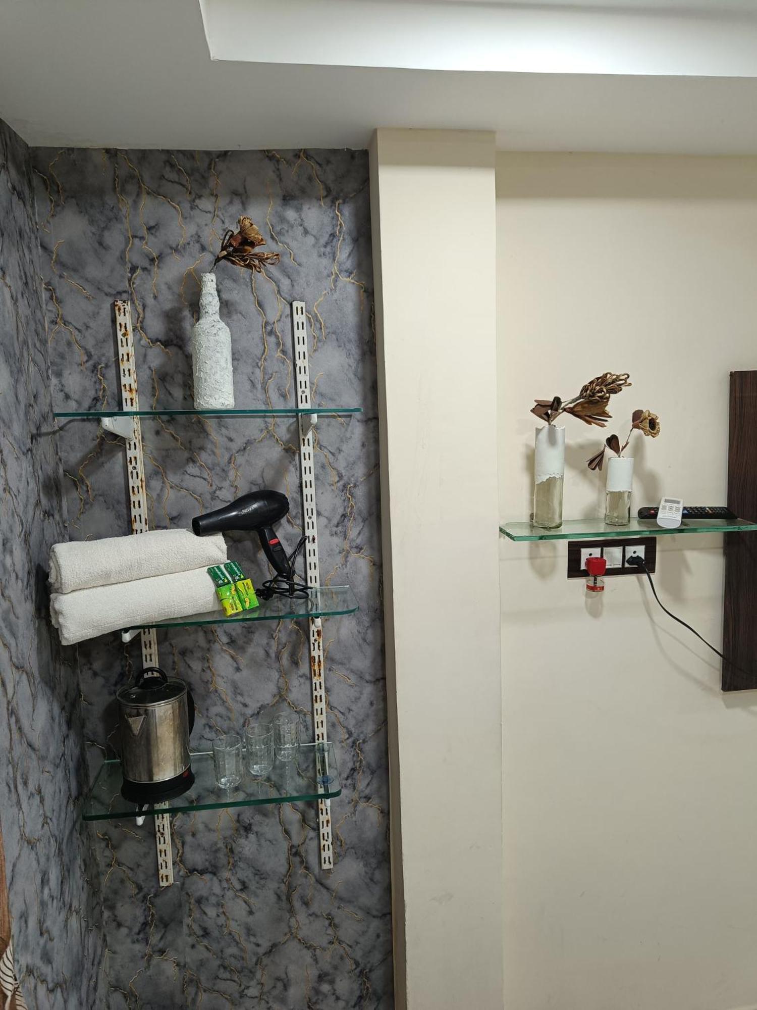 אויאיין Treebo Yatri Grah Kshipra T Hotel מראה חיצוני תמונה