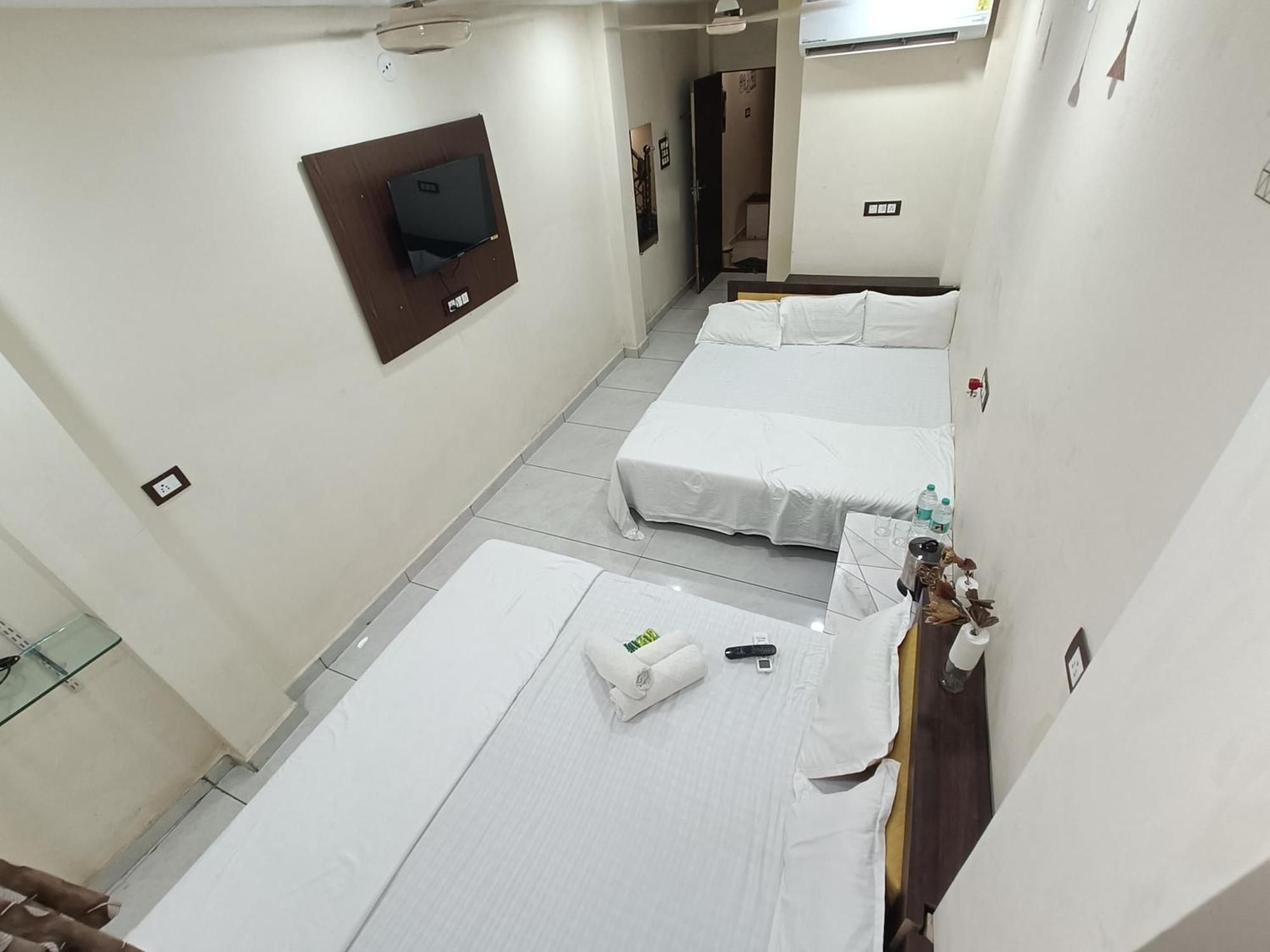 אויאיין Treebo Yatri Grah Kshipra T Hotel מראה חיצוני תמונה