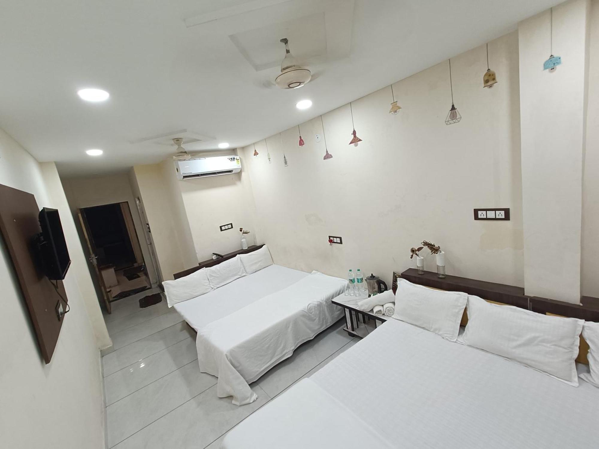 אויאיין Treebo Yatri Grah Kshipra T Hotel מראה חיצוני תמונה