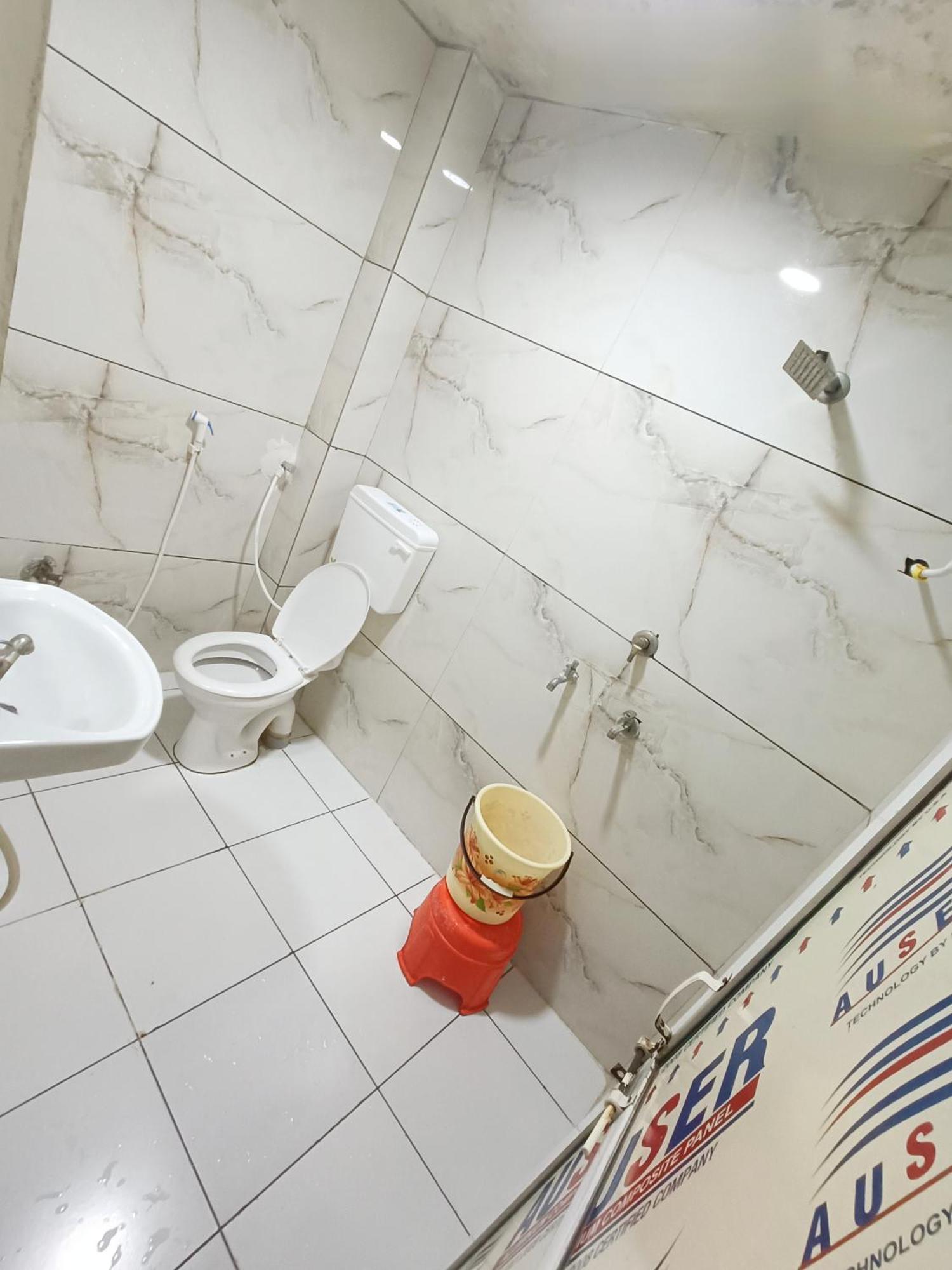 אויאיין Treebo Yatri Grah Kshipra T Hotel מראה חיצוני תמונה